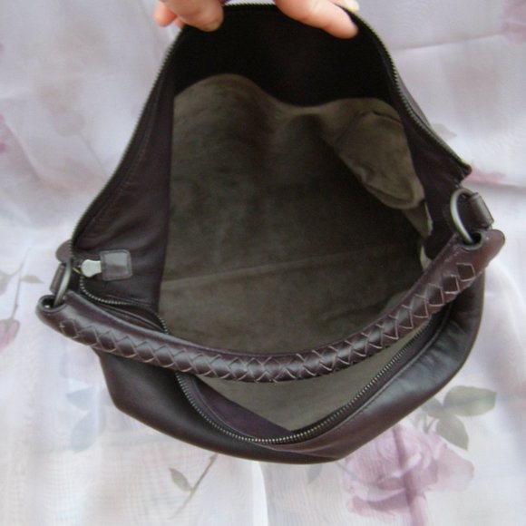 EUC BOTTEGA VENETA Large Leather Purple Eggplant Hobo Bag - Picture 13 of 16